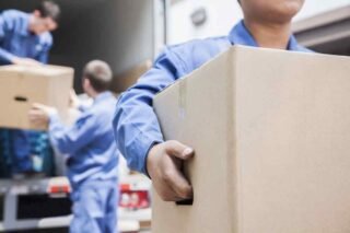 Courier services cost calculator 1 shutterstock_158330768-320x213.jpg